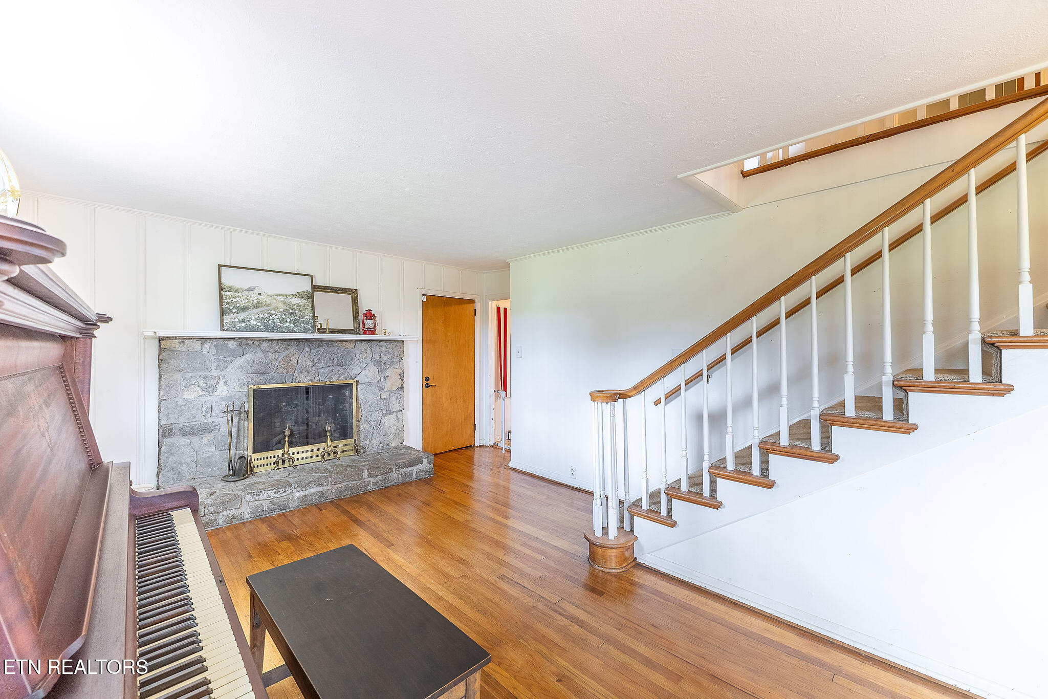 1107 E Elm St