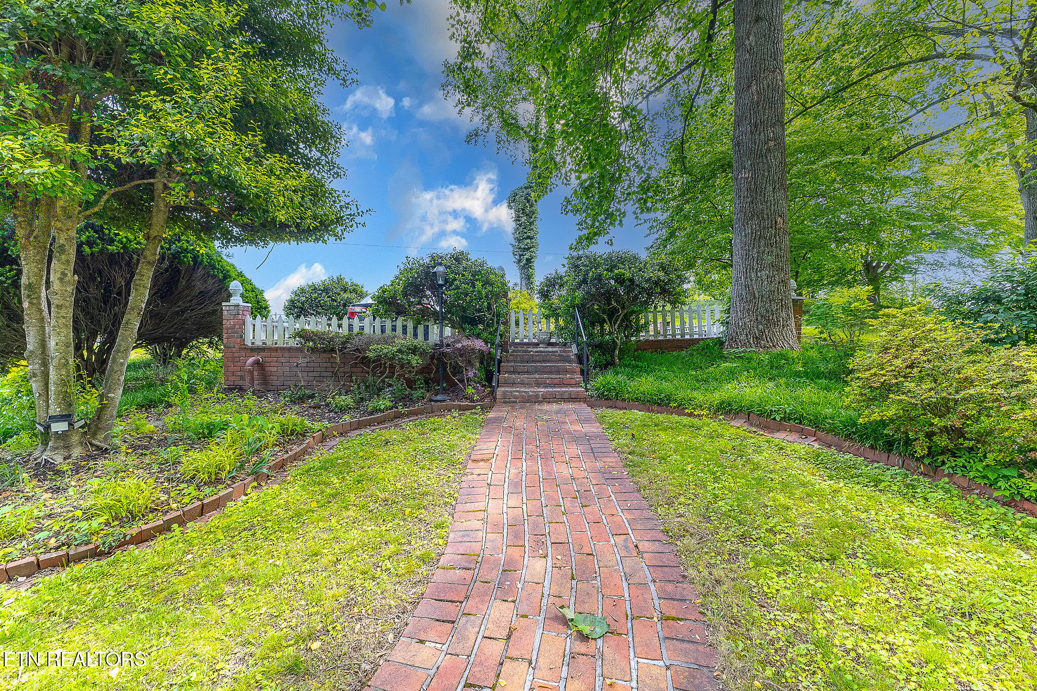 1107 E Elm St