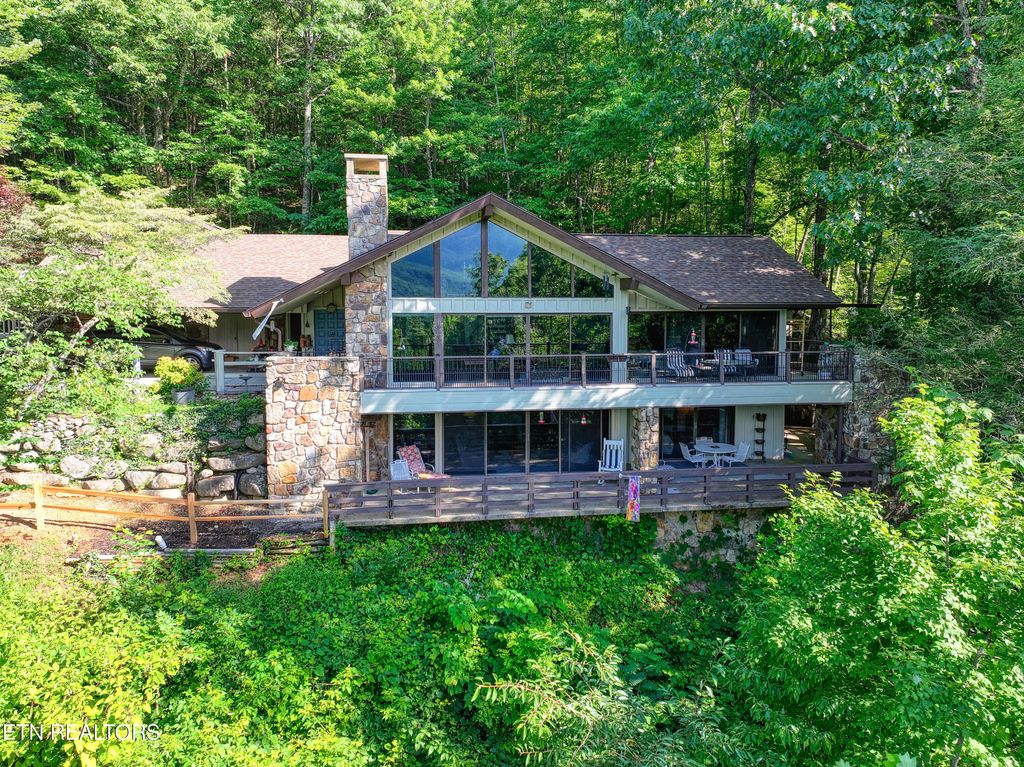Photo of 647 Sunshine Trail Trl, Gatlinburg, TN 37738 (MLS # 1296253)