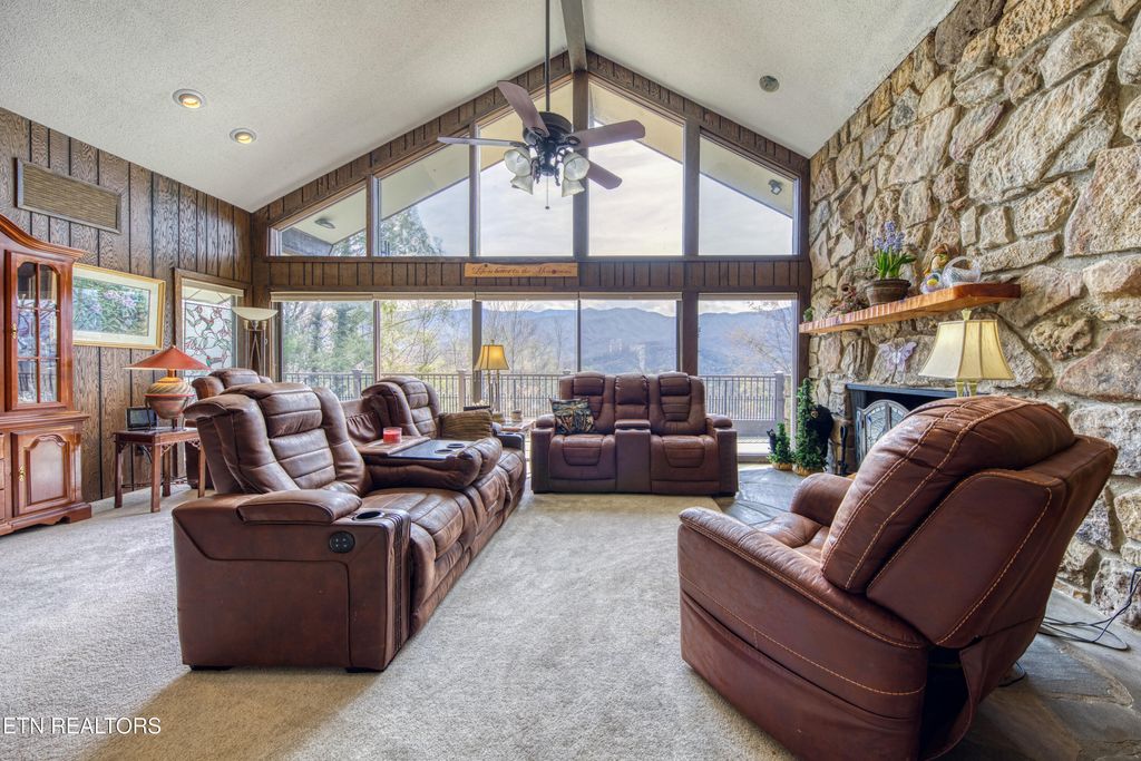 Photo of 647 Sunshine Trail Trl, Gatlinburg, TN 37738 (MLS # 1296253)