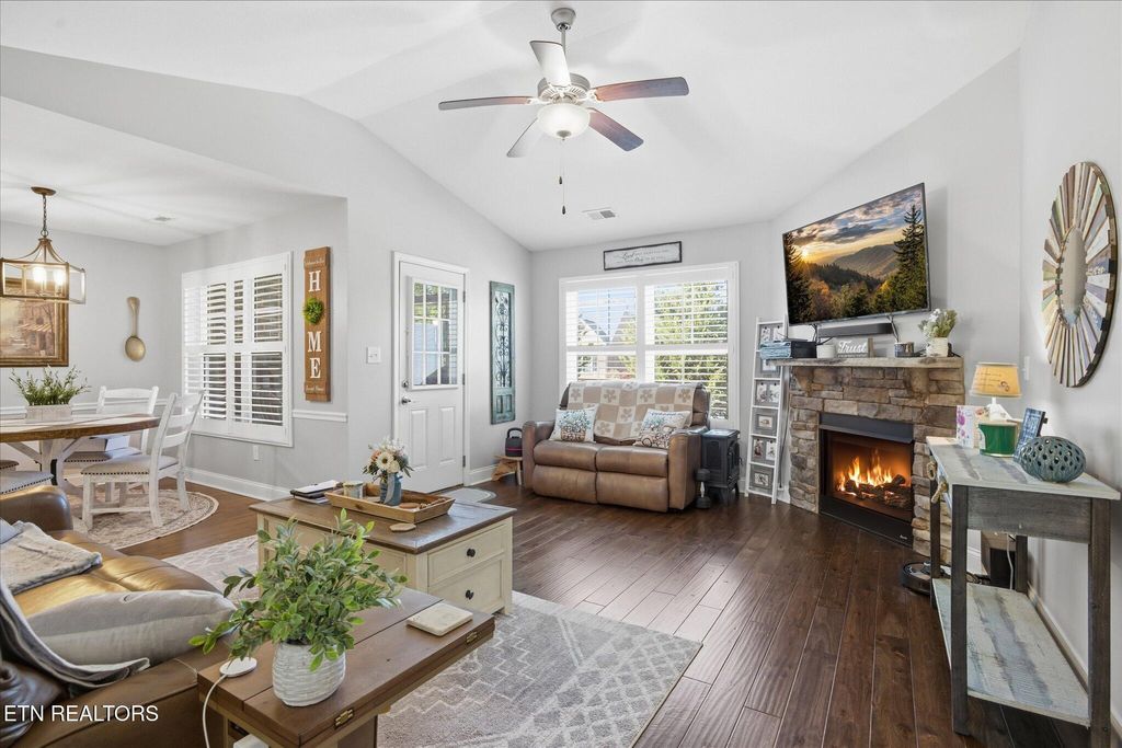 Photo of 422 Larkspur Way, Sevierville, TN 37862 (MLS # 1327467)