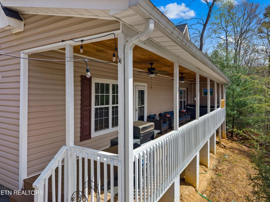 Photo of 2129 Duck Pond Lane, Sevierville, TN 37876 (MLS # 1336703)