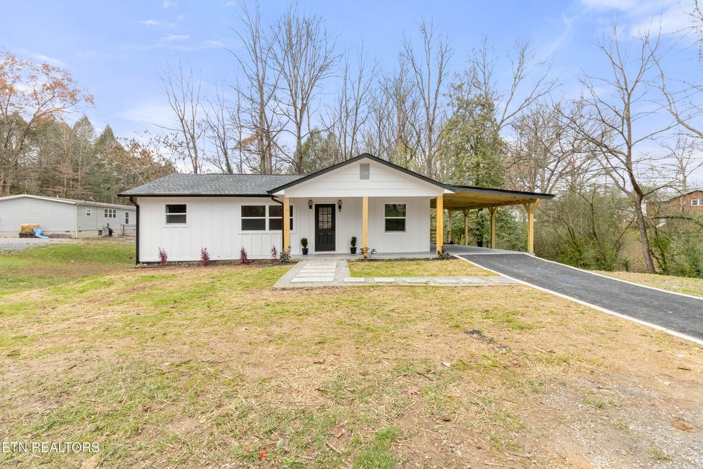 Photo of 112 Shirley Parks Rd Rd, Oliver Springs, TN 37840 (MLS # 1283711)