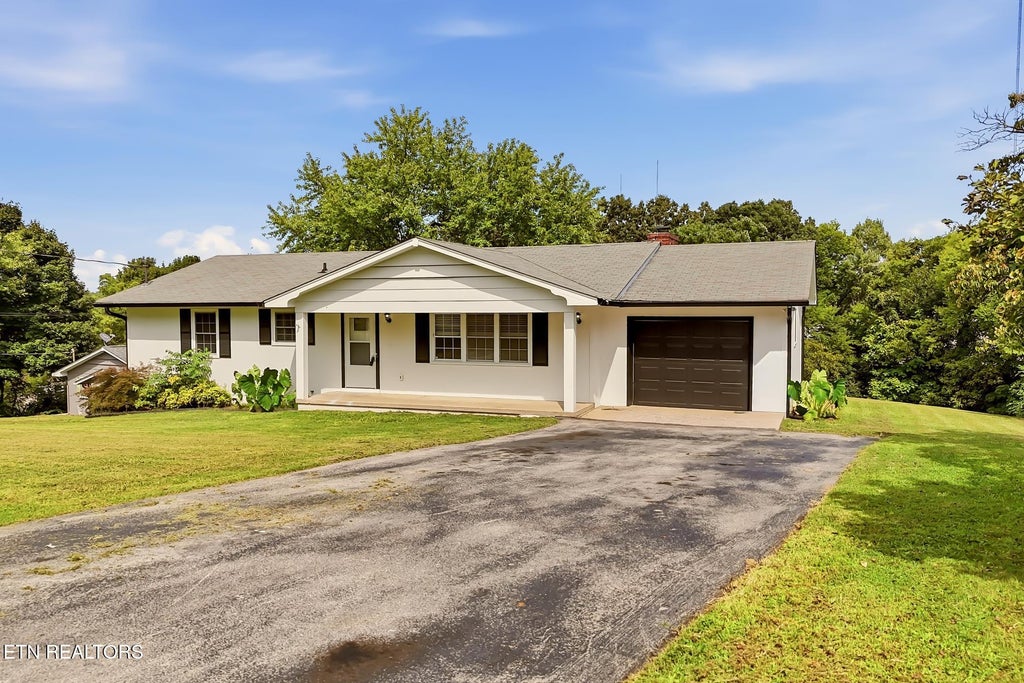 Photo of 1214 Michaels Lane, Knoxville, TN 37912 (MLS # 1352585)