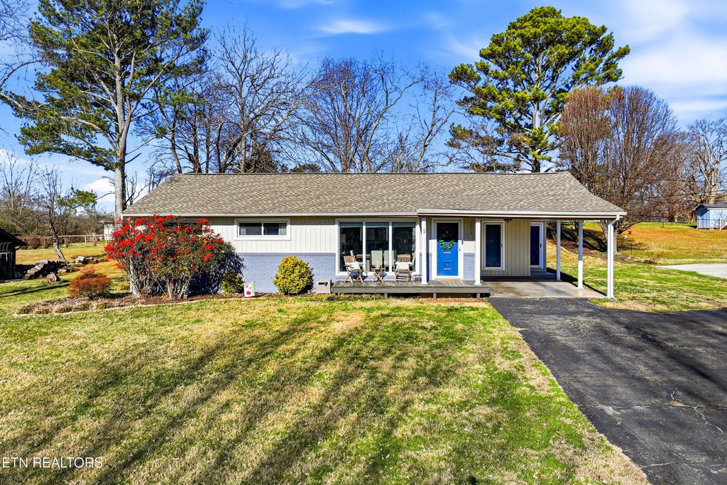 Photo of 1213 NW Stillwell Drive Drive, Knoxville, TN 37912 (MLS # 1327680)