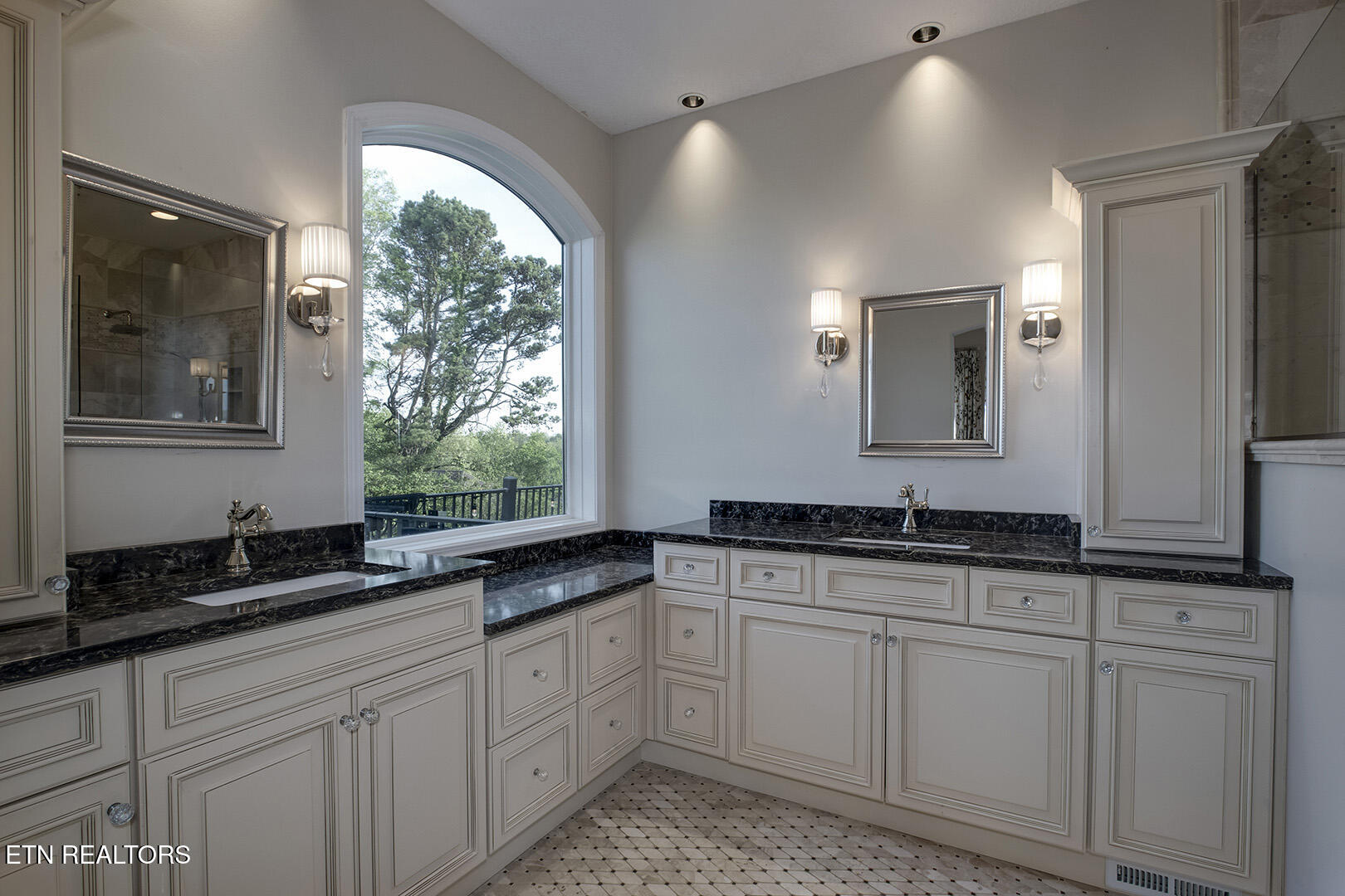 Loudon, Tennessee 37774, United States, 3 Bedrooms Bedrooms, ,3 BathroomsBathrooms,Residential,Active,113469