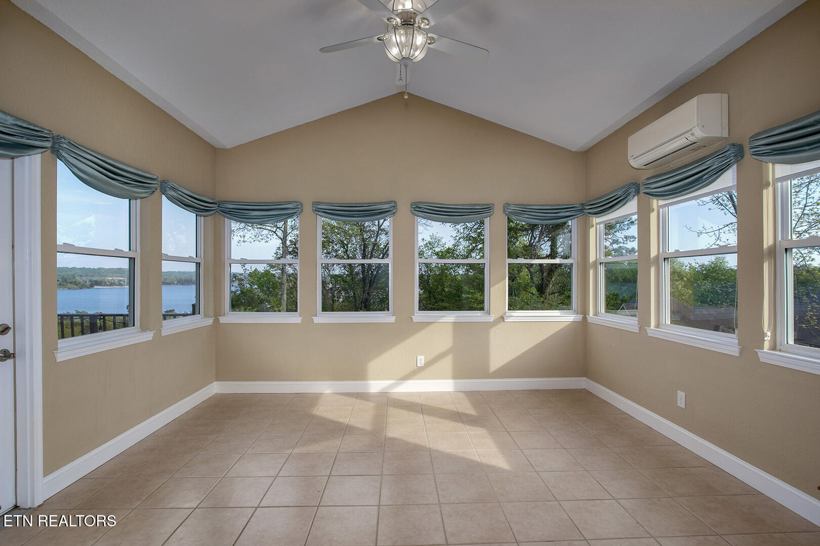 Loudon, Tennessee 37774, United States, 3 Bedrooms Bedrooms, ,3 BathroomsBathrooms,Residential,Active,113469