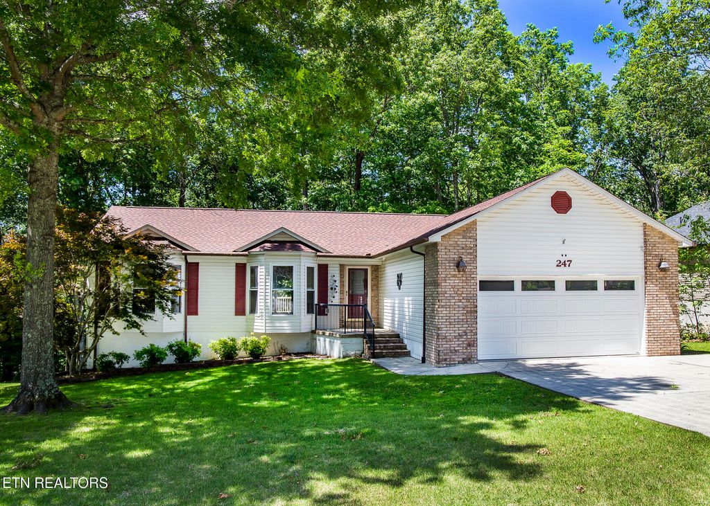 Photo of 247 Lakeview Drive, Crossville, TN 38558 (MLS # 1302190)
