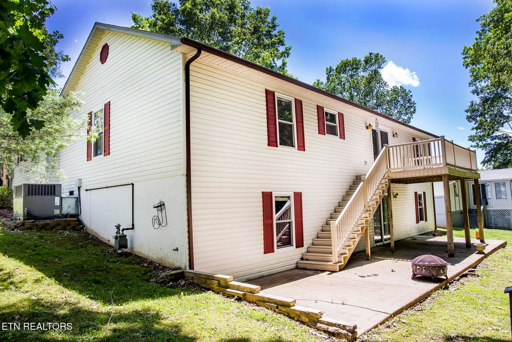 Photo of 247 Lakeview Drive, Crossville, TN 38558 (MLS # 1302190)