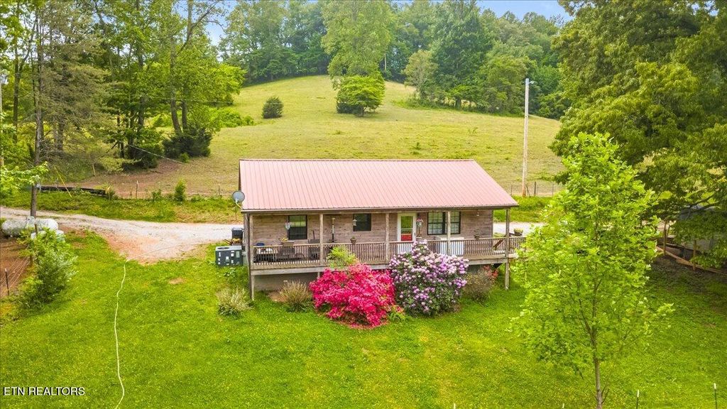 Photo of 299 Tar Town Hollow Lane, LaFollette, TN 37766 (MLS # 1332245)