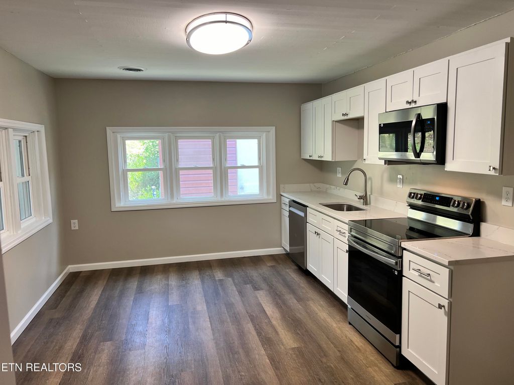 Photo of 834 Cemetery Rd, Oliver Springs, TN 37840 (MLS # 1285783)