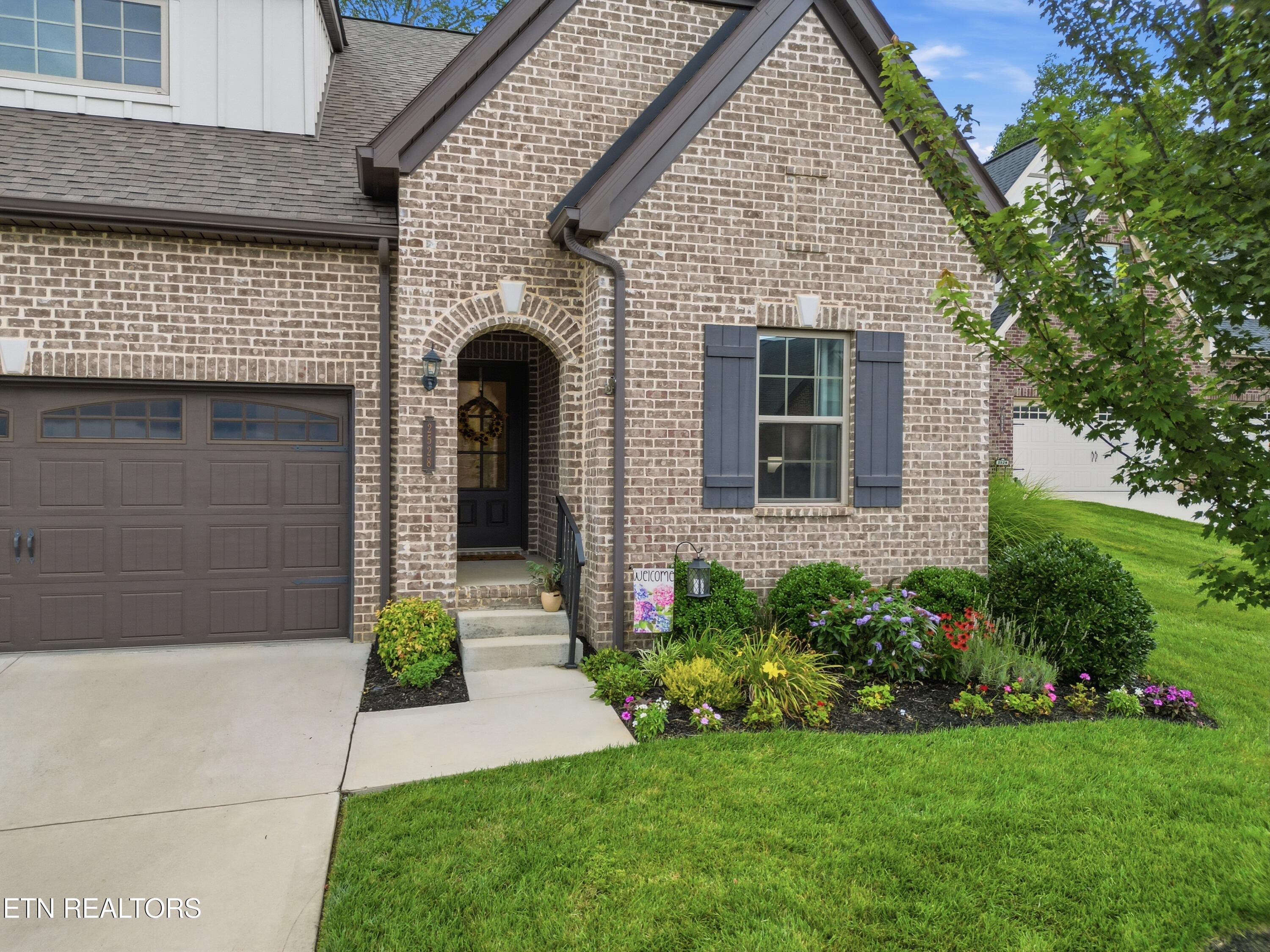 2528 Sugarberry Rd