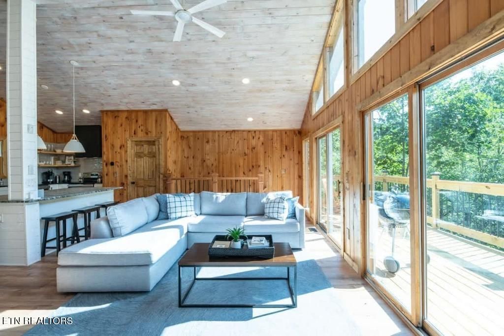 Photo of 942 Vixen Run, Gatlinburg, TN 37738 (MLS # 1318503)