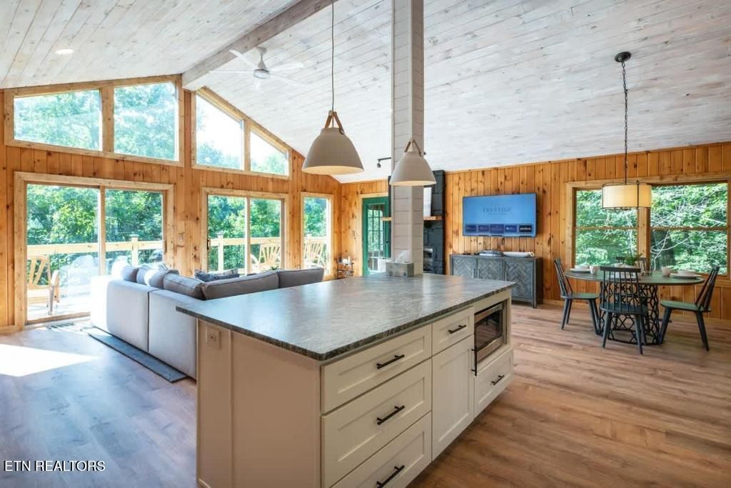 Photo of 942 Vixen Run, Gatlinburg, TN 37738 (MLS # 1318503)