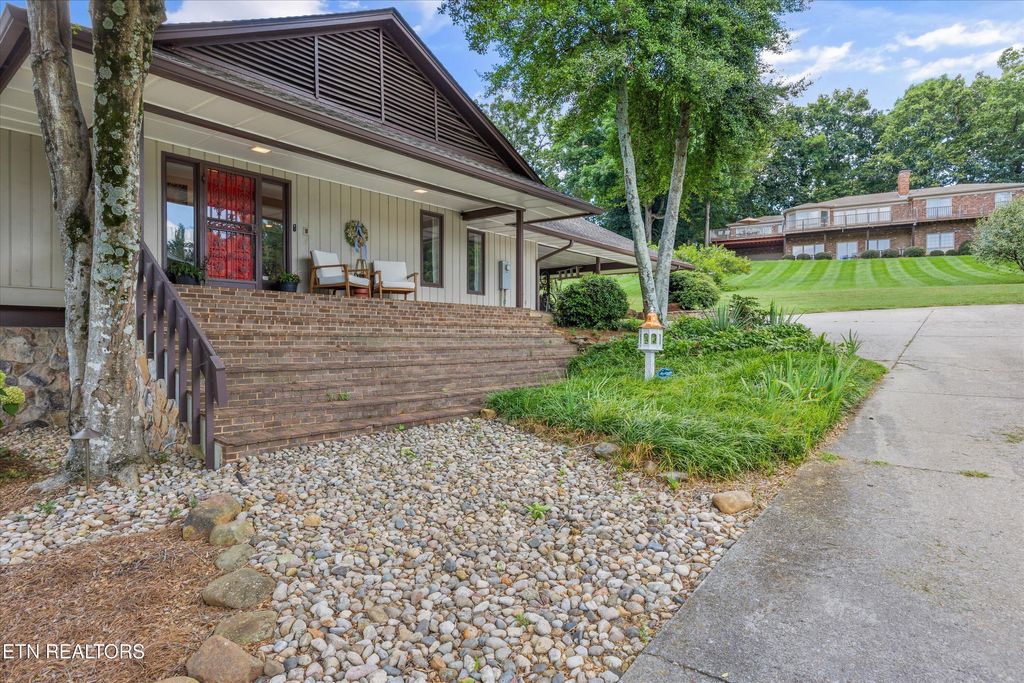 Photo of 12309 N Fox Den Drive, Knoxville, TN 37934 (MLS # 1310274)