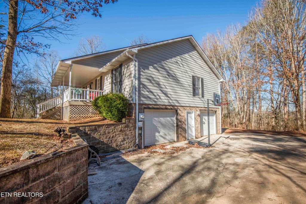 Photo of 1122 Parkbrook Drive, Friendsville, TN 37737 (MLS # 1251722)