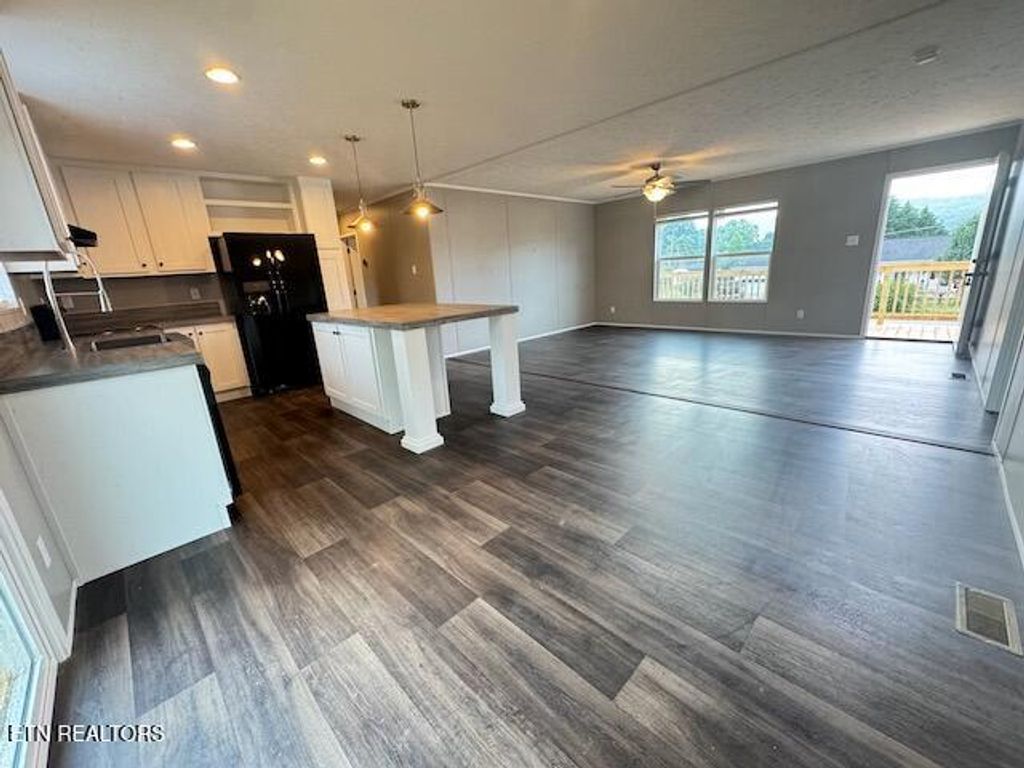 Photo of 126 2nd St, Rockwood, TN 37854 (MLS # 1310604)