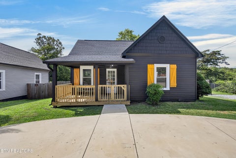 Photo of 925 Maryville Pike, Knoxville, TN 37920 (MLS # 1353004)