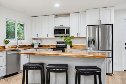 Tiny photo for 845 W Outer Drive, Oak Ridge, TN 37830 (MLS # 1354965)