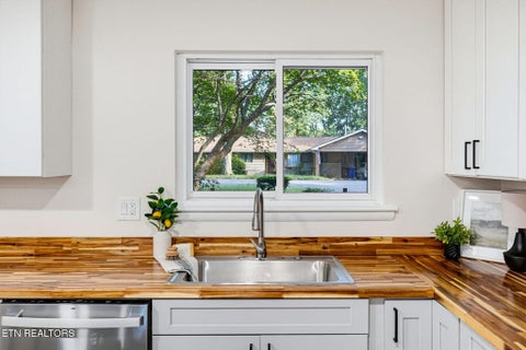 Tiny photo for 845 W Outer Drive, Oak Ridge, TN 37830 (MLS # 1354965)