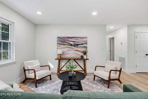 Tiny photo for 845 W Outer Drive, Oak Ridge, TN 37830 (MLS # 1354965)