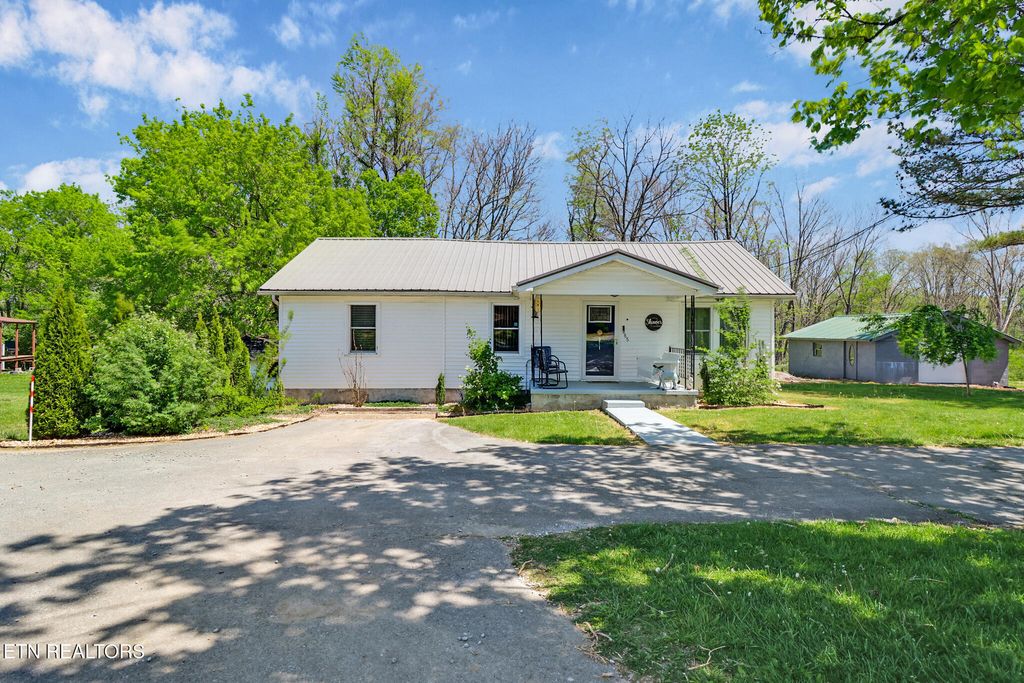 Photo of 965 Sparta Hwy, Crossville, TN 38572 (MLS # 1336992)