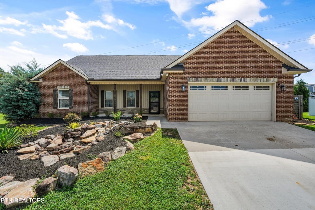 Photo of 556 Greystoke Lane, Knoxville, TN 37912 (MLS # 1348529)