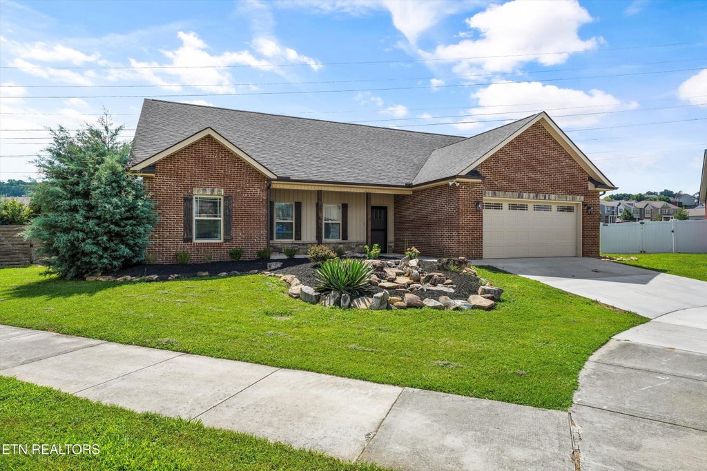 Photo of 556 Greystoke Lane, Knoxville, TN 37912 (MLS # 1348529)