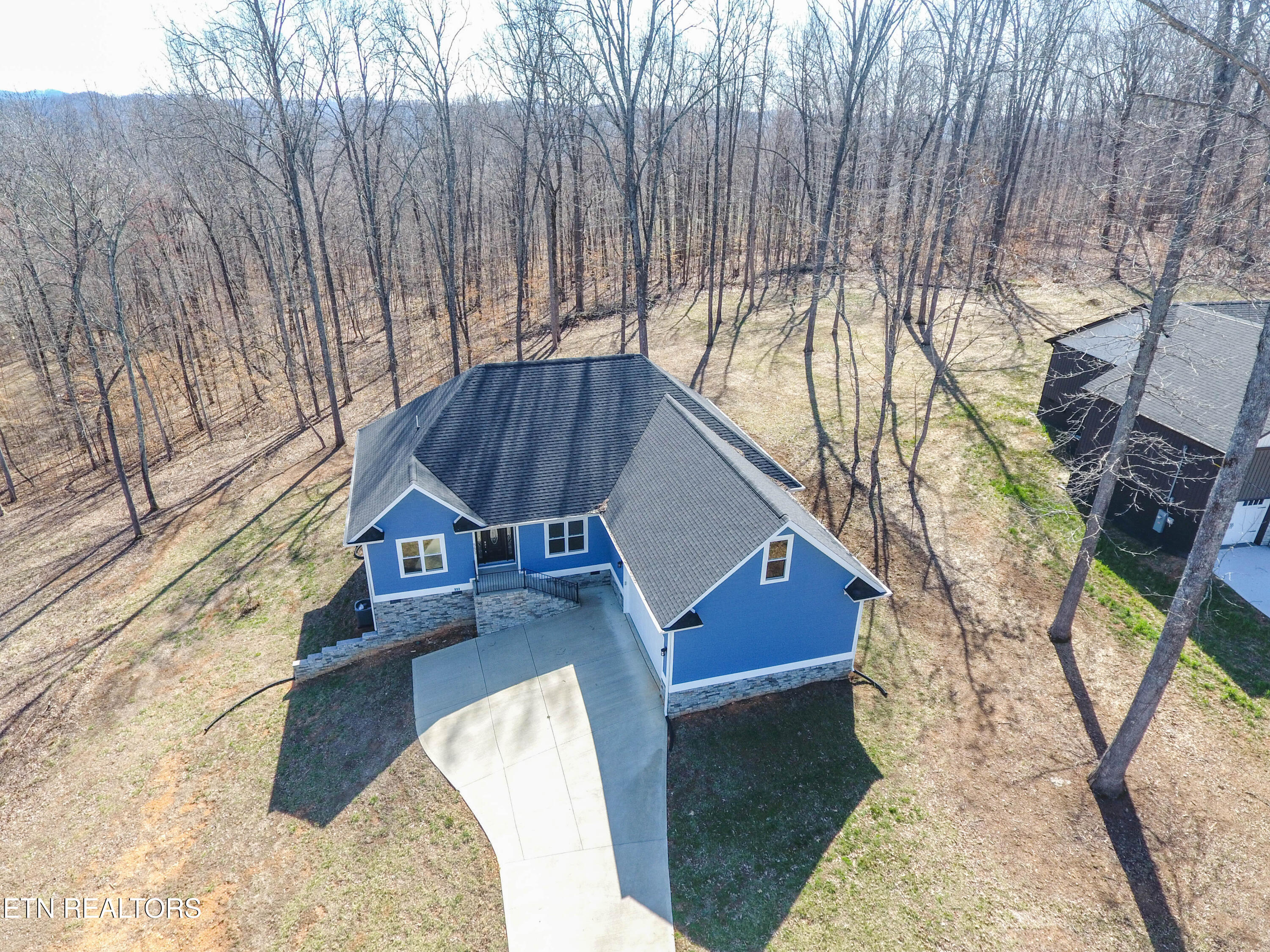 553 Hickory Pointe Lane