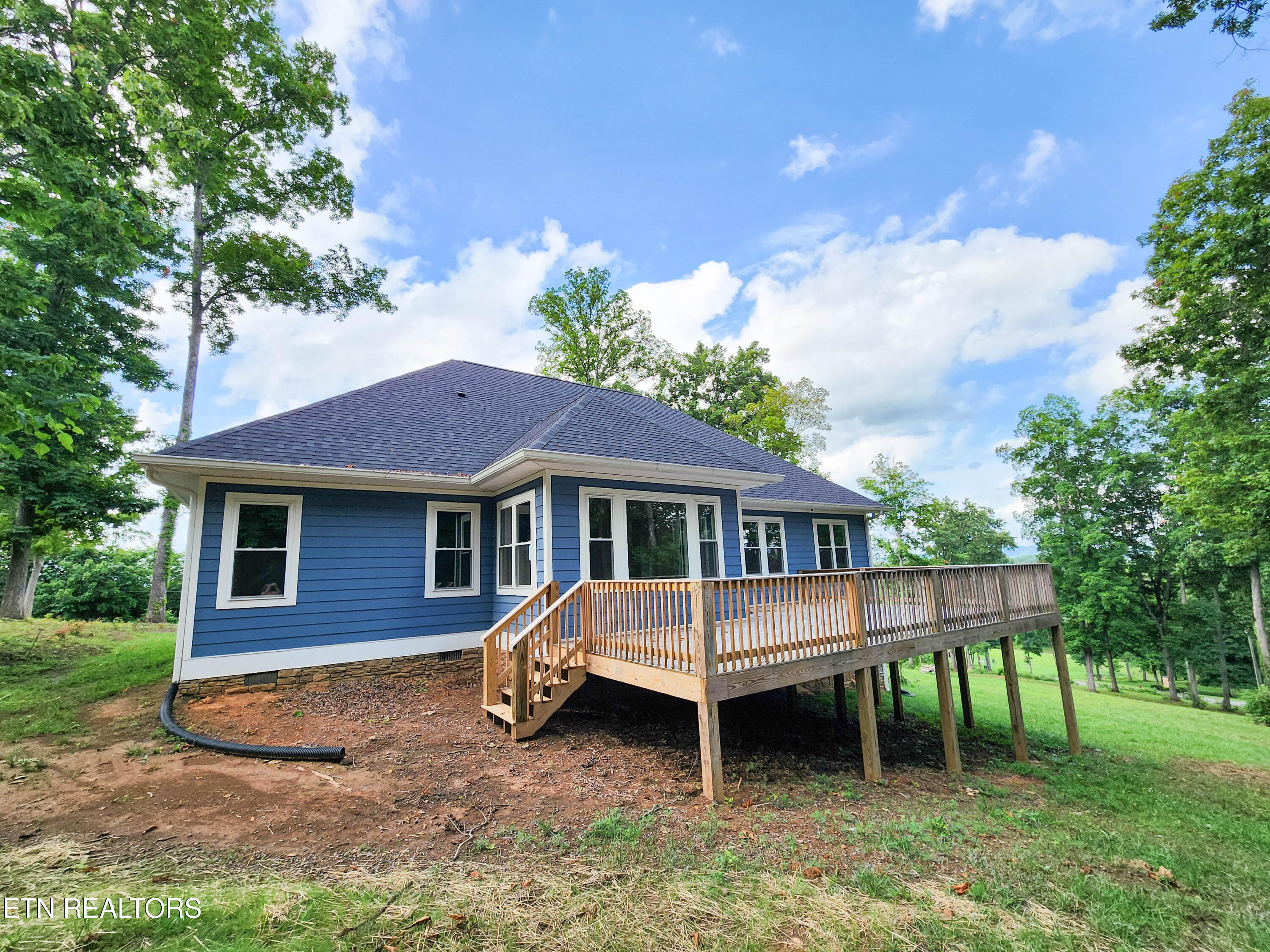 553 Hickory Pointe Lane