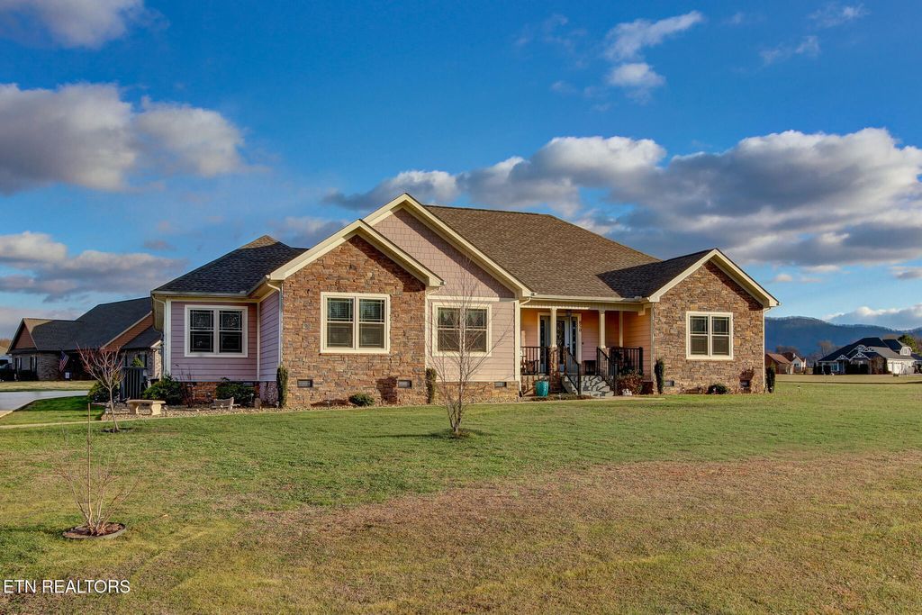 Photo of 850 Majestic Mountains Blvd, Walland, TN 37886 (MLS # 1326820)