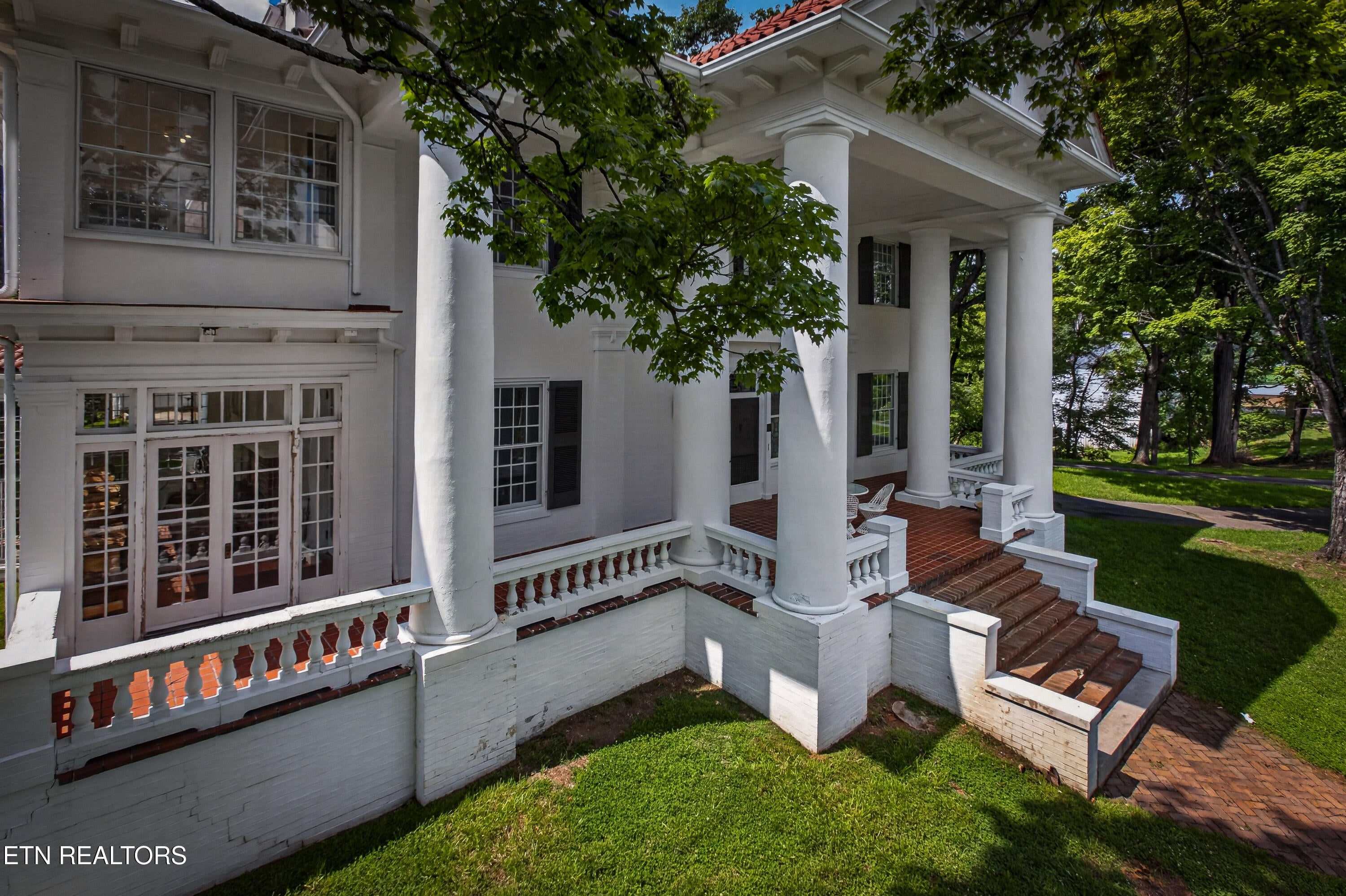 412 S Main St