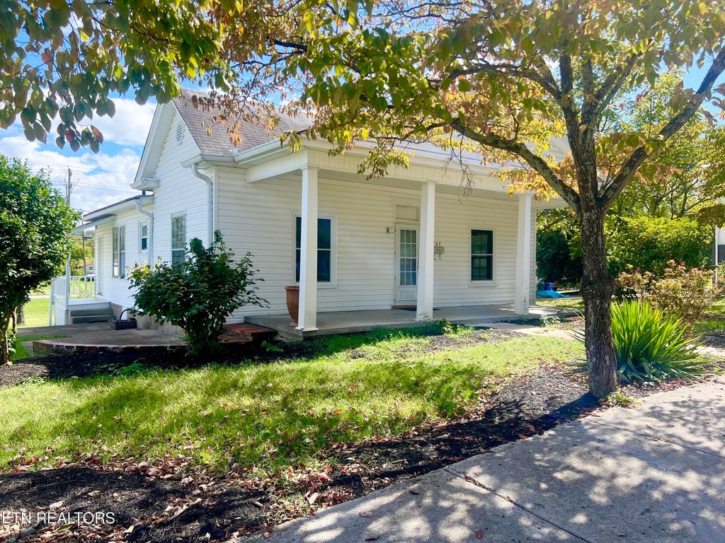 Photo of 707 Medaris St, Clinton, TN 37716 (MLS # 1318028)