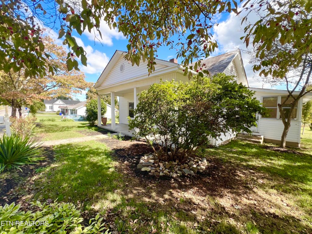 Photo of 707 Medaris St, Clinton, TN 37716 (MLS # 1318028)