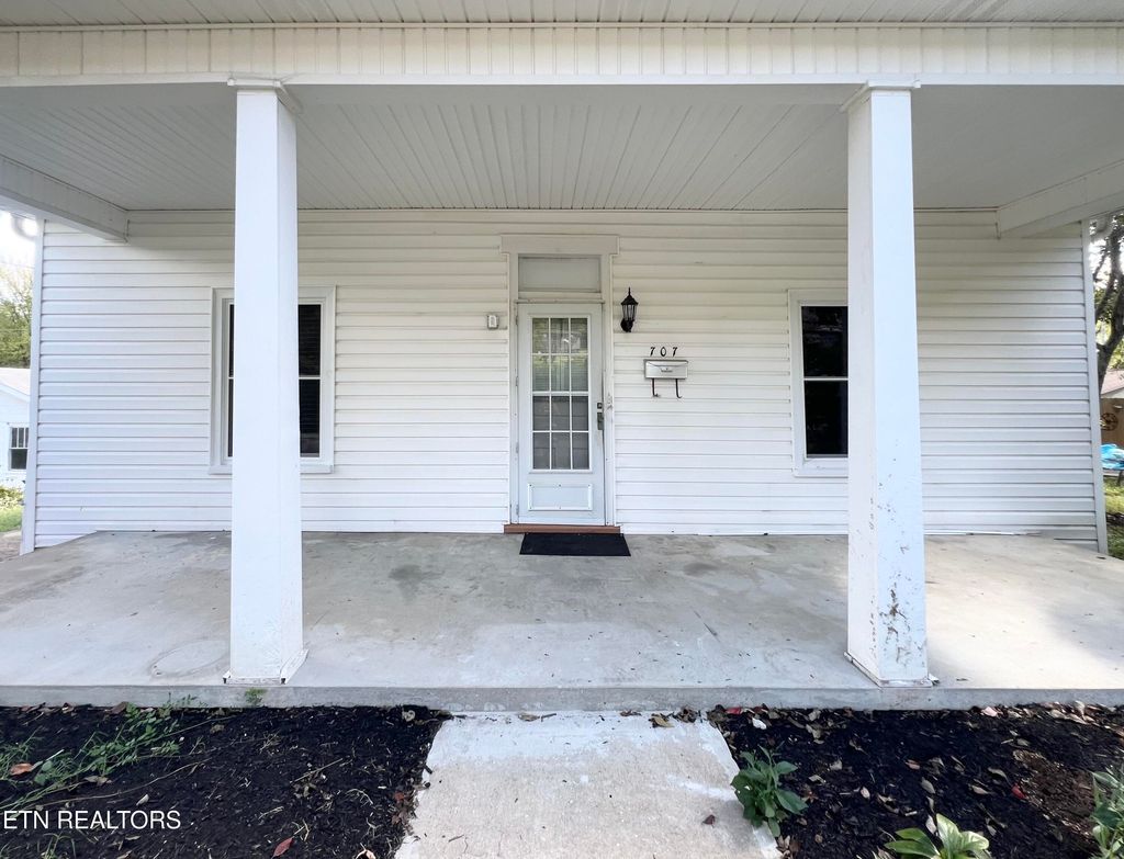 Photo of 707 Medaris St, Clinton, TN 37716 (MLS # 1318028)