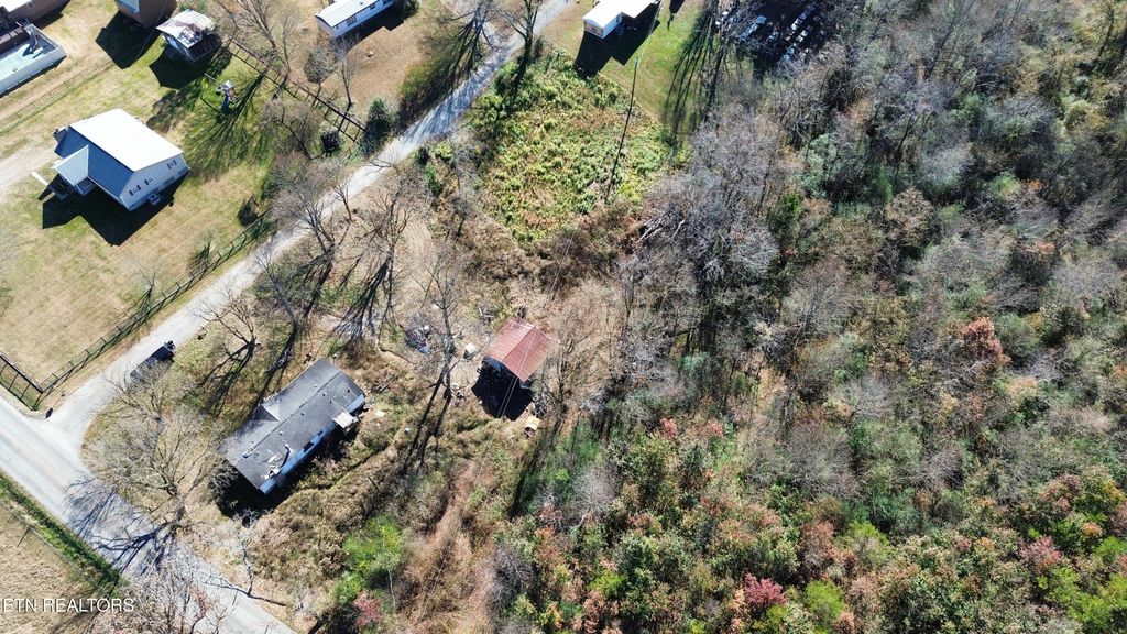 Photo of 104 Druid Hill Rd, Tellico Plains, TN 37385 (MLS # 1321930)