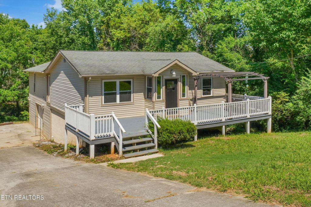 Photo of 3311 Big Cove Lane, Louisville, TN 37777 (MLS # 1343737)