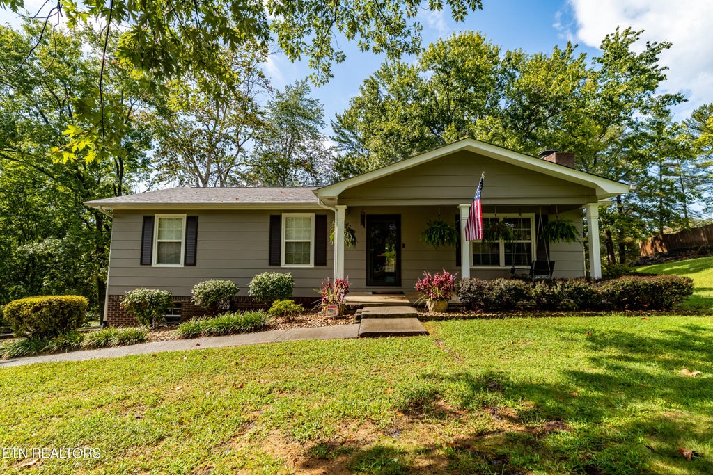 Photo of 2003 Cheltenham Rd, Maryville, TN 37804 (MLS # 1356920)
