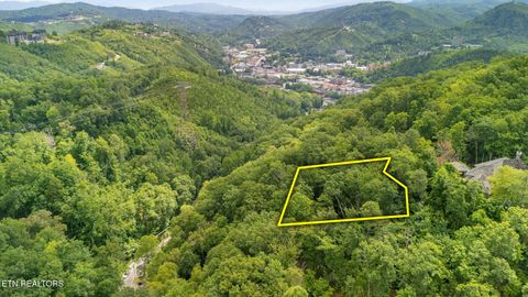 Photo of 6 Ski Mtn Rd, Gatlinburg, TN 37738 (MLS # 1309416) Photo of 6 Ski Mtn Rd, Gatlinburg, TN 37738 (MLS # 1309416)