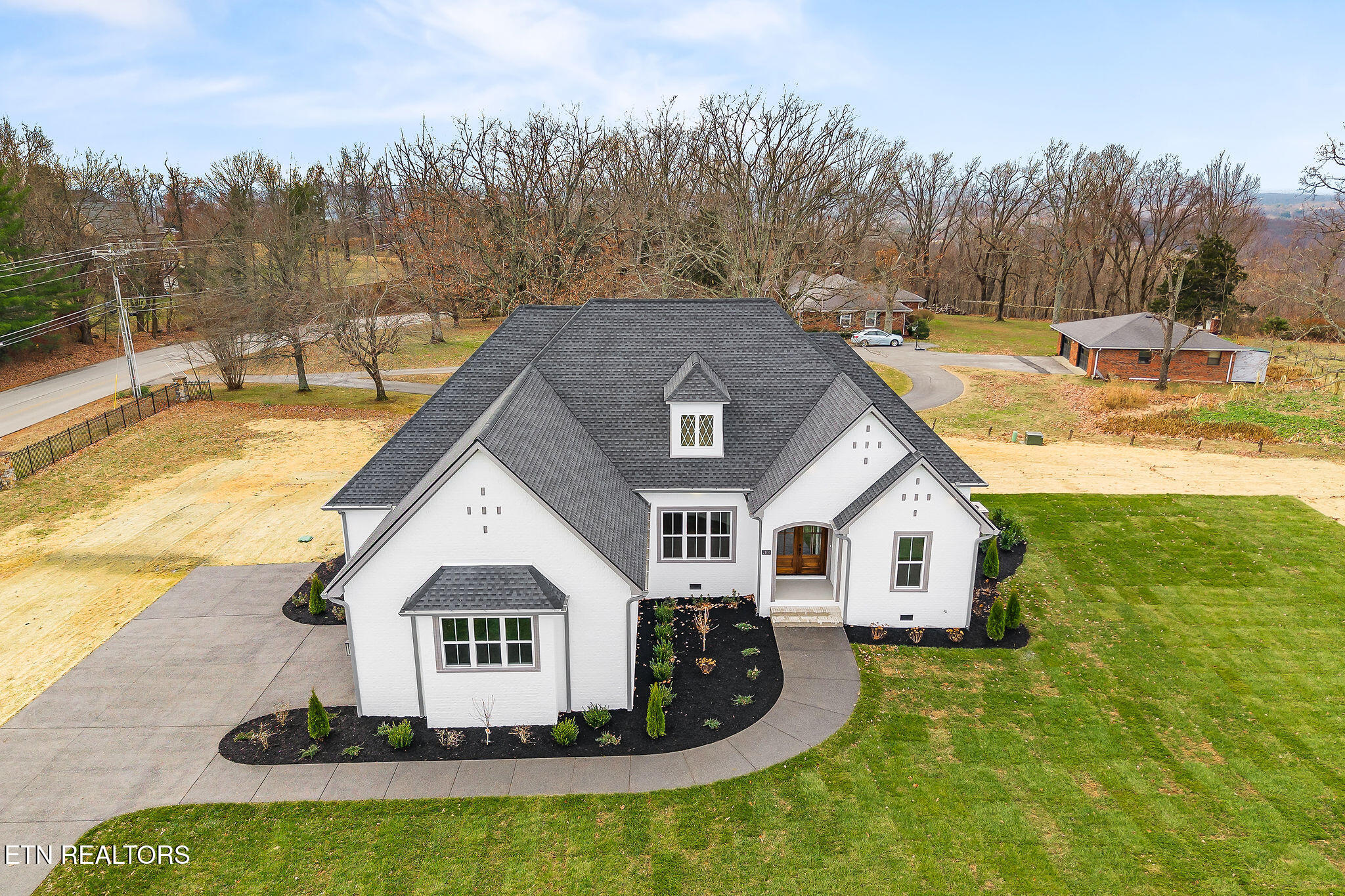 2100 Pinnacle View