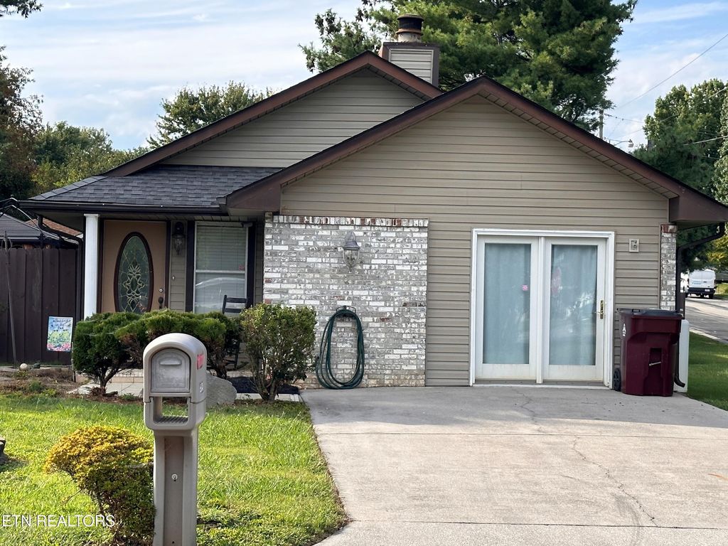 Photo of 934 Lee Delia Lane, Alcoa, TN 37701 (MLS # 1240145)