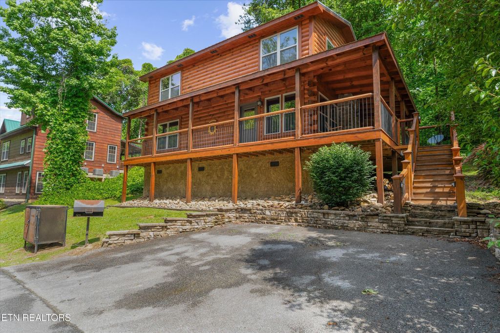 Photo of 2377 Alpine Village Way, Pigeon Forge, TN 37862 (MLS # 1321407)