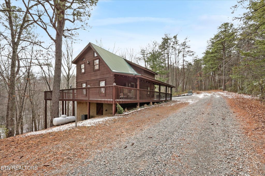 Photo of 4224 Chamberlain Lane, Sevierville, TN 37862 (MLS # 1328096)