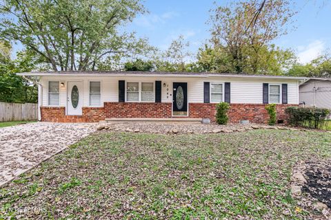 Photo of 1049 Roswell Rd, Knoxville, TN 37923 (MLS # 1318844)