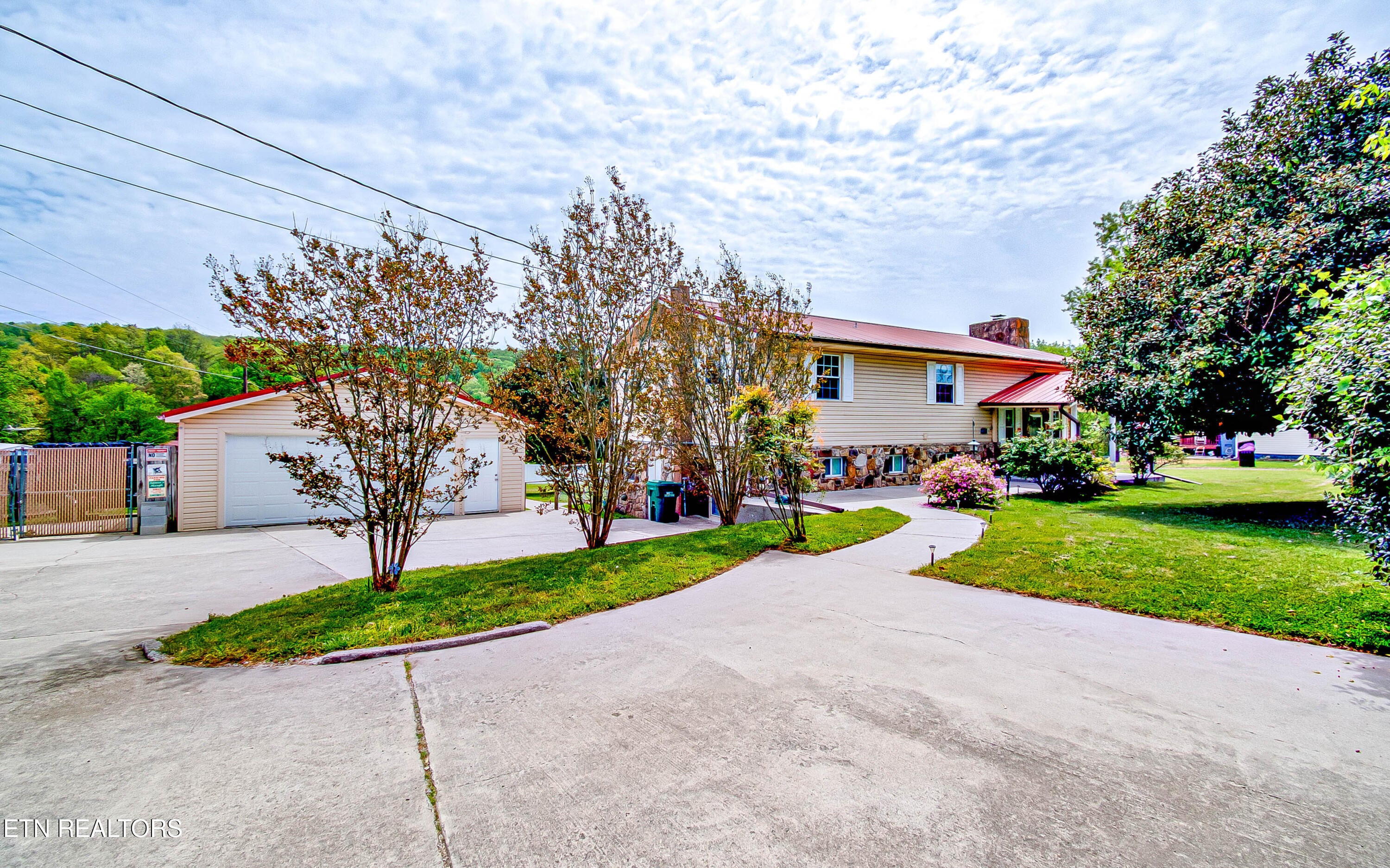 4533 Hines Valley Rd