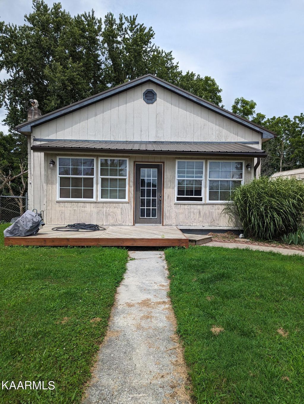 Photo of 430 Browder Circle, Oliver Springs, TN 37840 (MLS # 1233180)