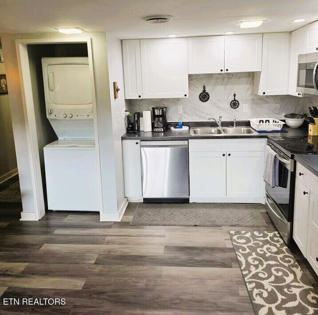 Photo of 1081 Cove Rd #APT 1024, Sevierville, TN 37876 (MLS # 1328688)