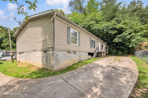 Photo of 445 W Broad St, Clinton, TN 37716 (MLS # 1331027)