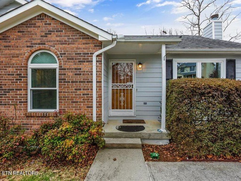 Photo of 6120 Waterbury Lane, Knoxville, TN 37912 (MLS # 1330812)