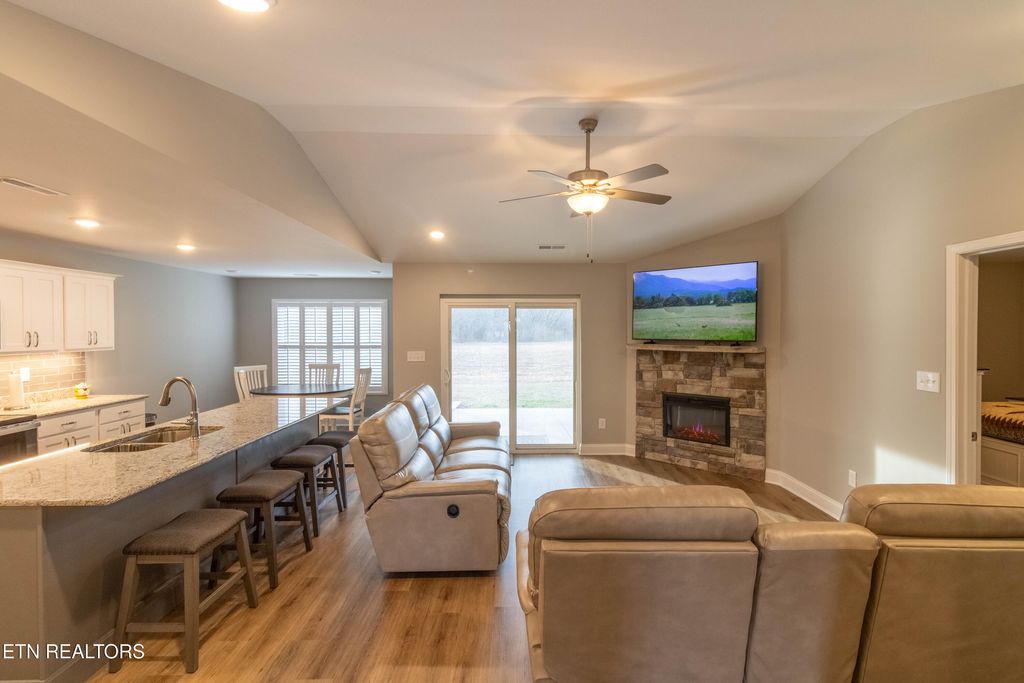 Photo of 712 Snowflower Circle, Pigeon Forge, TN 37863 (MLS # 1327566)